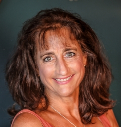 8O7A1393 headshot.jpg